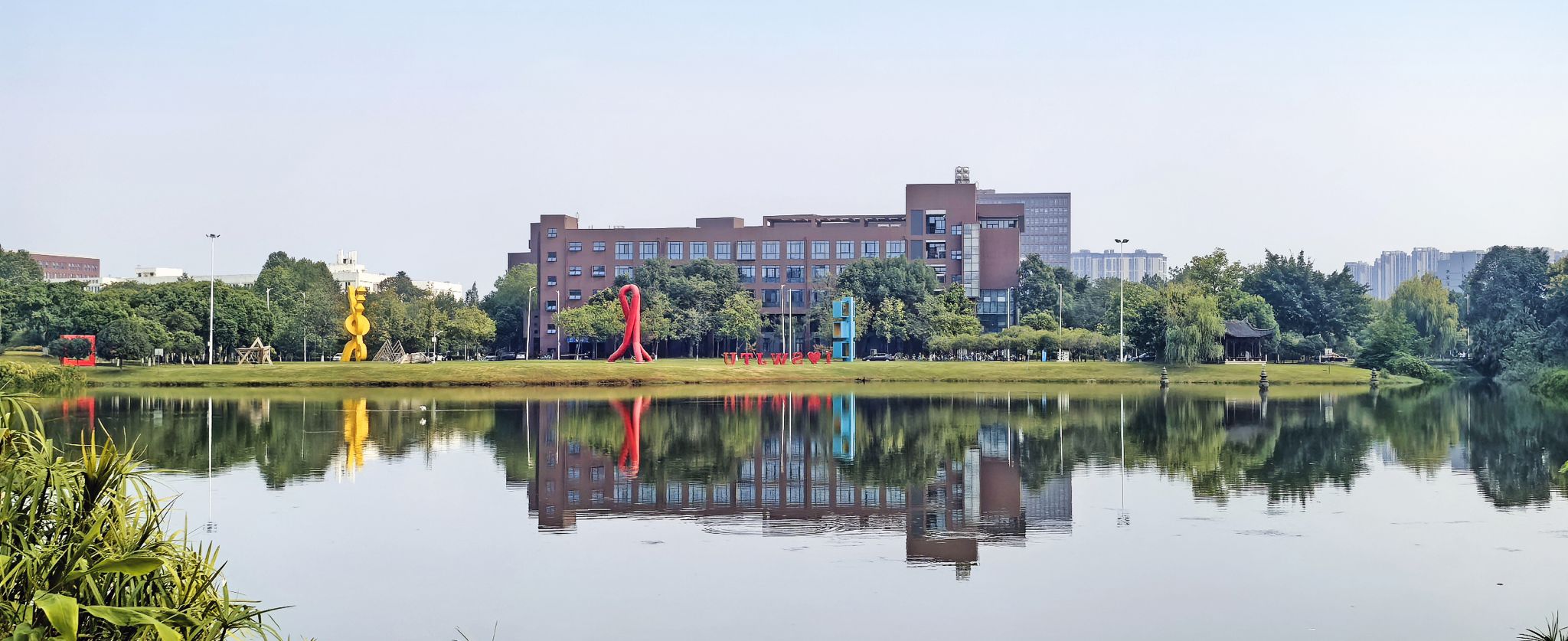 建筑策划助力“好房子、好小区、好社区、好城区”建设学术论坛在365足球平台隆重召开